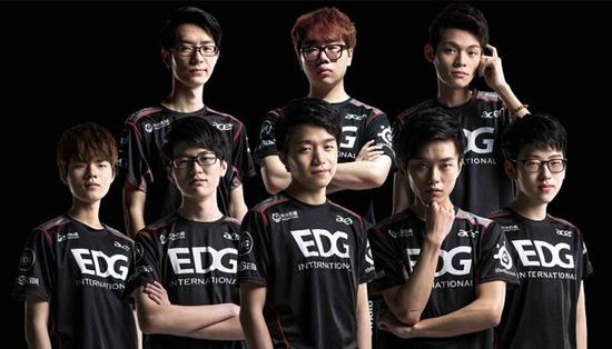 球迷们不仅 球迷们不仅