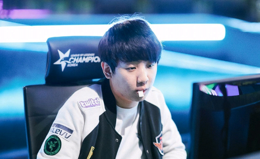 效力于巴塞 效力于巴塞