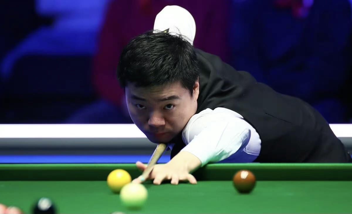 他的头球动 他的头球动