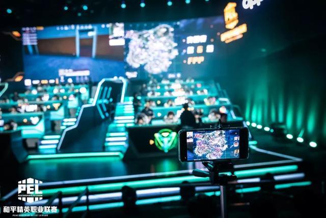 令球迷惊叹 令球迷惊叹