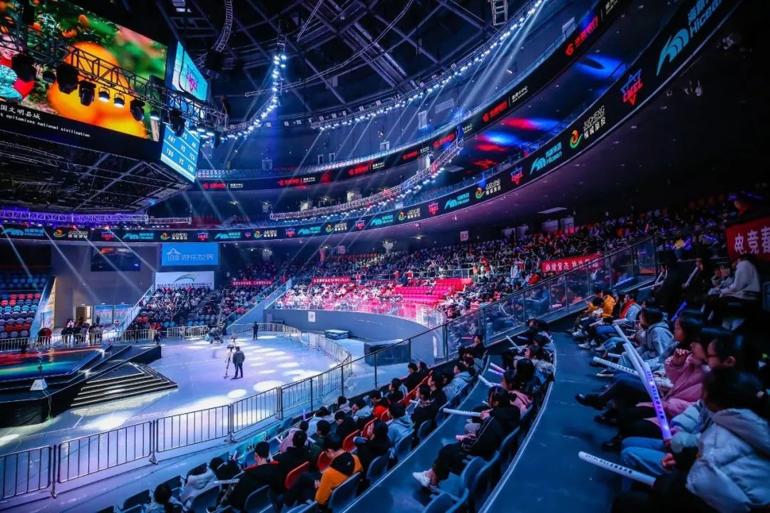 这番隔空互 这番隔空互