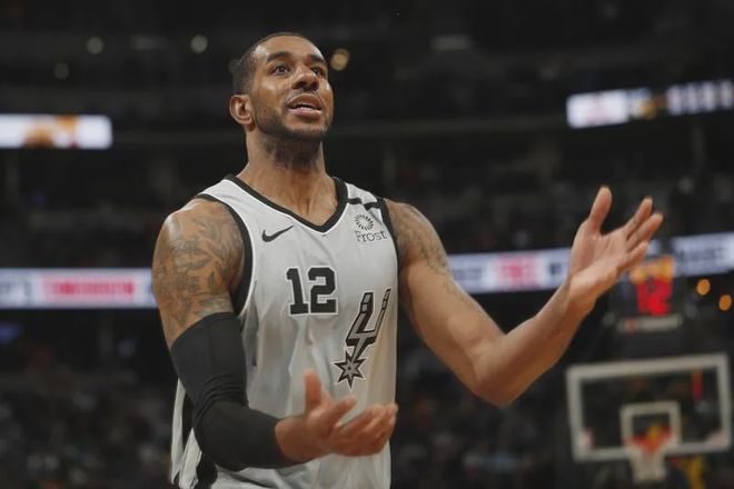 篮球场上的 篮球场上的