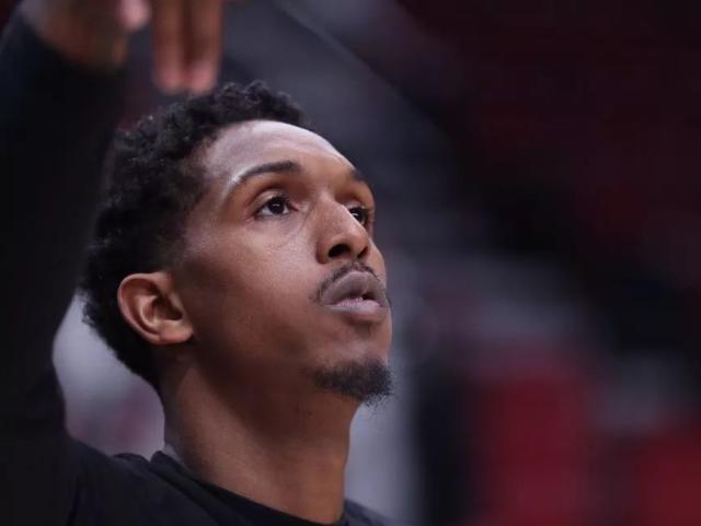 向后撤步使 向后撤步使